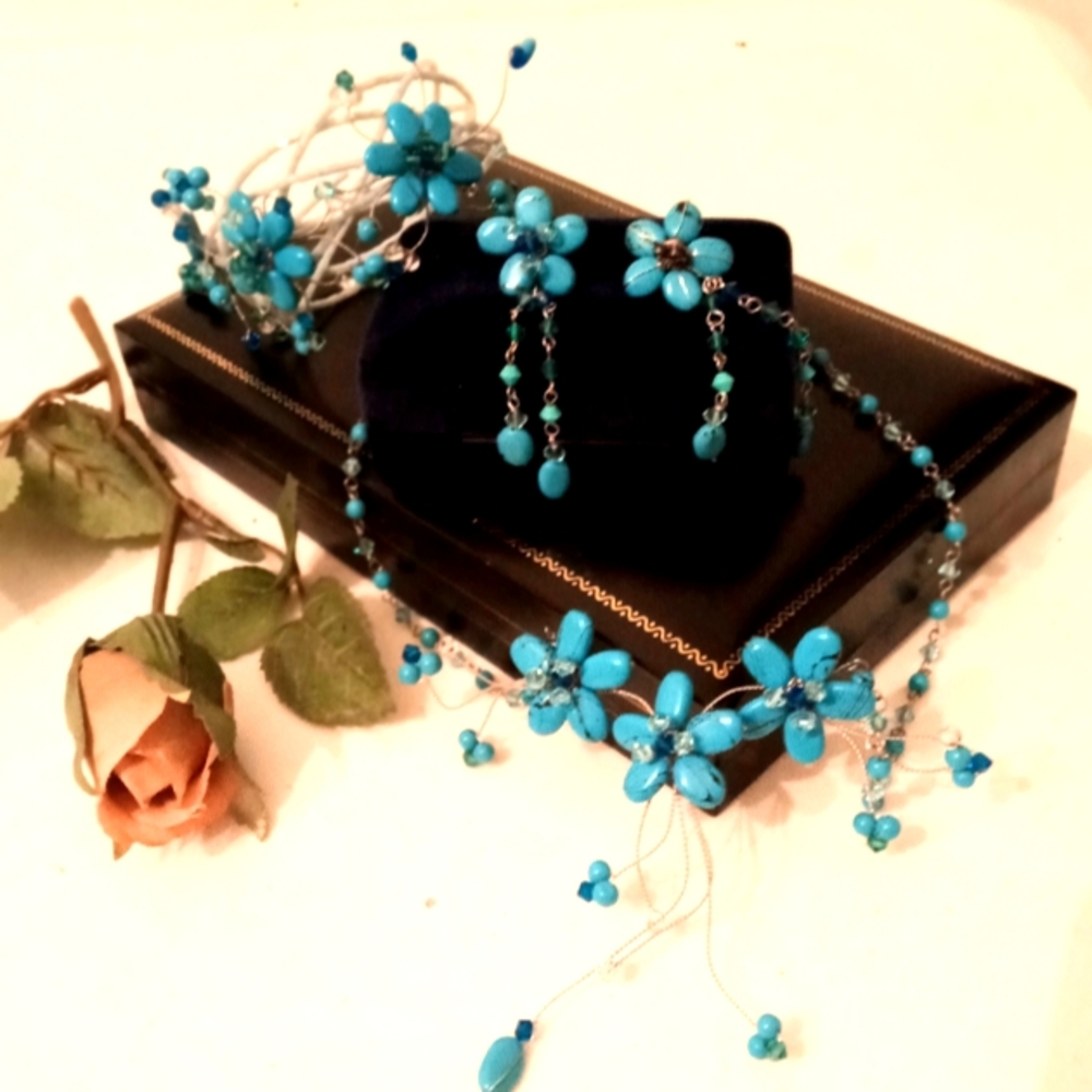 ๐ FREE GIFT INCLUDED ๐ NEW 3D Turquoise Floral Set 4 Pieces Beaded Flexible - Picture 9 of 14